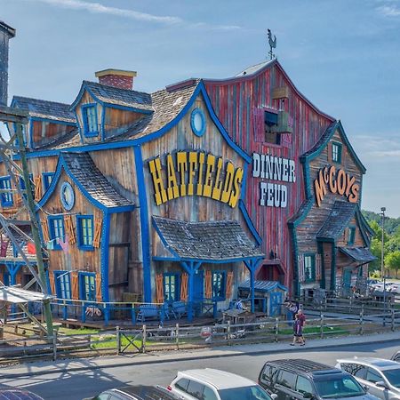 Bear Mountain Hollow-Free Dollywood Ticket- Cozy Cabin With A Hot Tub, Arcade & Deck Close To Town Pigeon Forge Zewnętrze zdjęcie