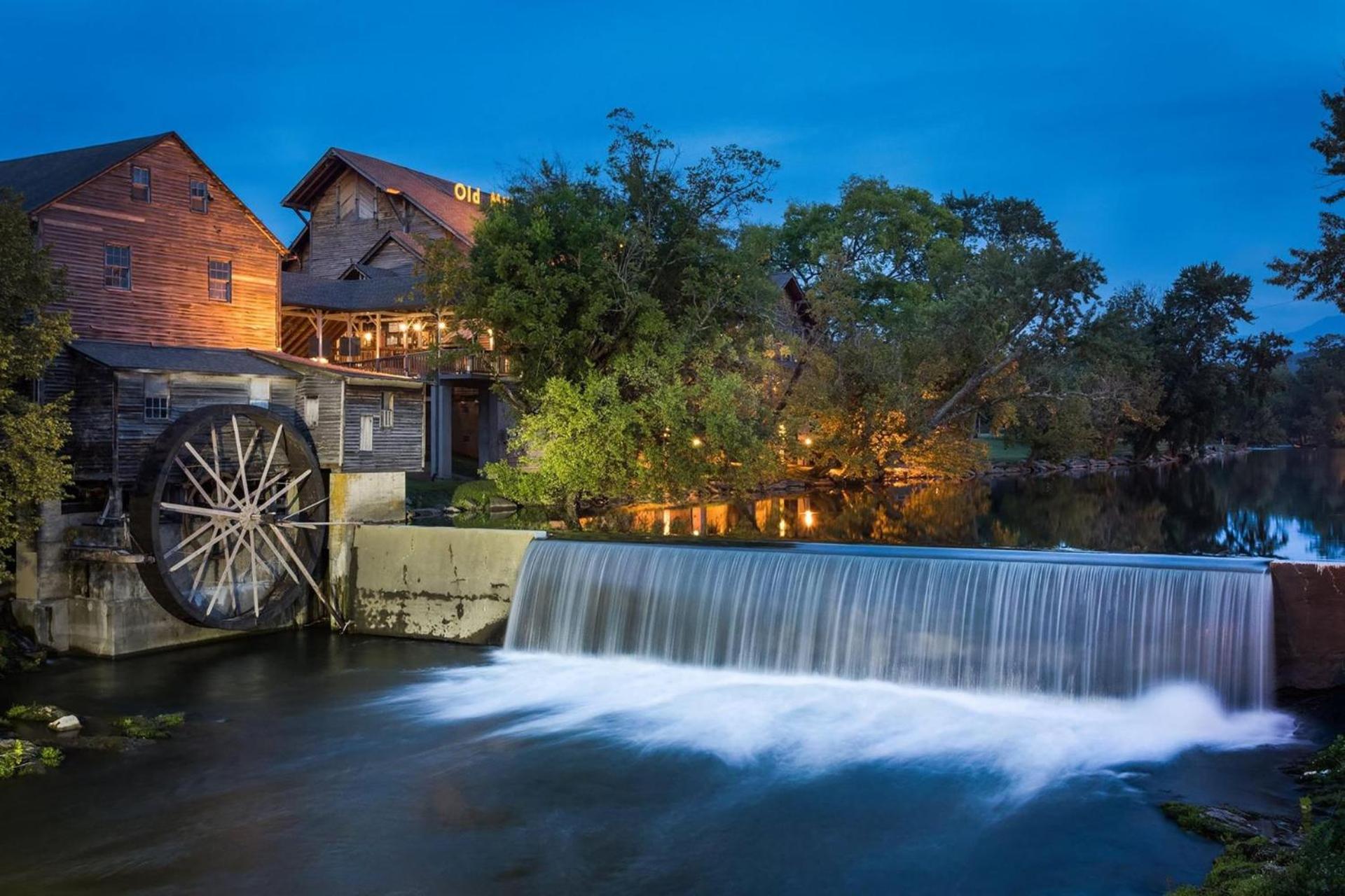 Bear Mountain Hollow-Free Dollywood Ticket- Cozy Cabin With A Hot Tub, Arcade & Deck Close To Town Pigeon Forge Zewnętrze zdjęcie